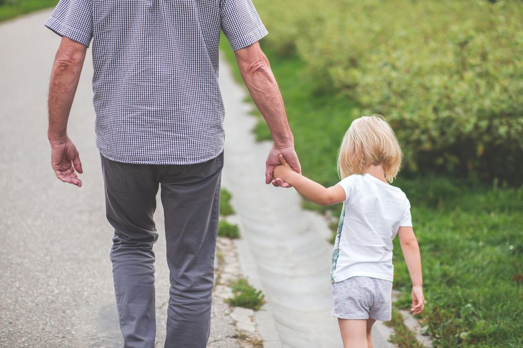 Los padres no deben ser amigos de sus hijos