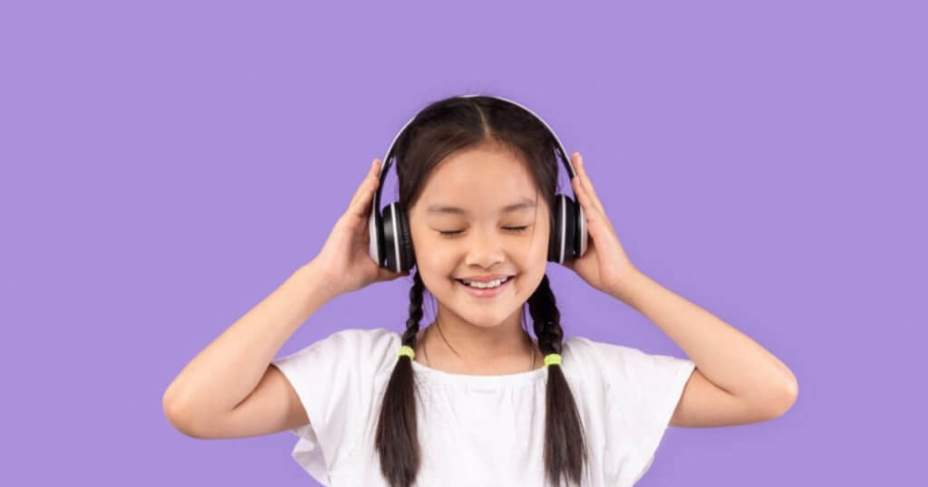 ¡Aprende 5 beneficios de escuchar podcast en niños! 🎧