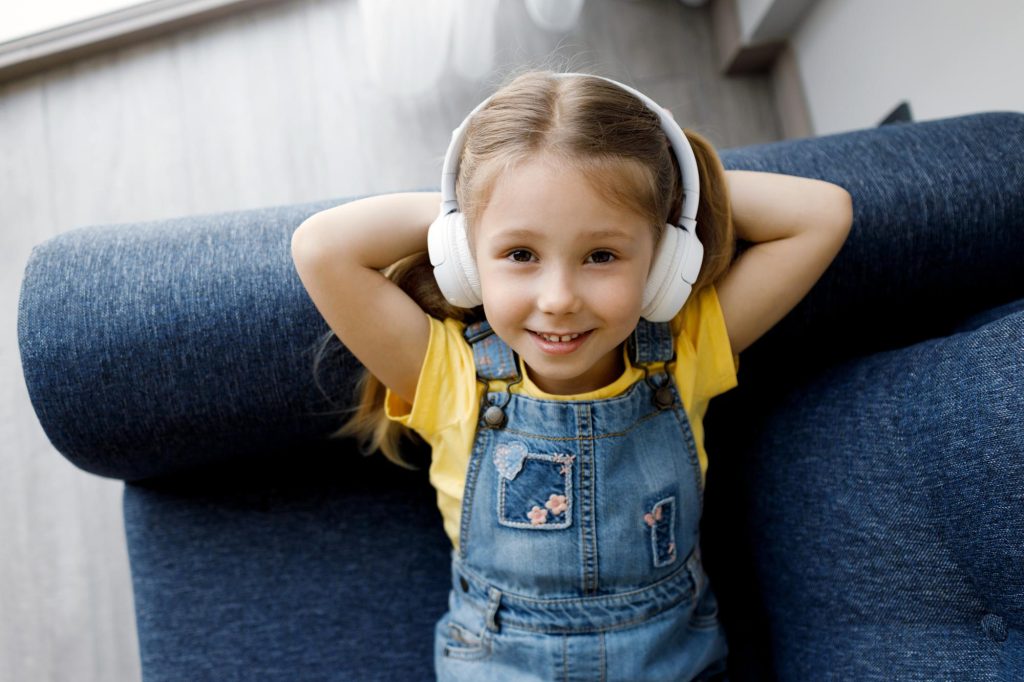 10 Razones para que tu hijo escuche audiocuentos y podcasts