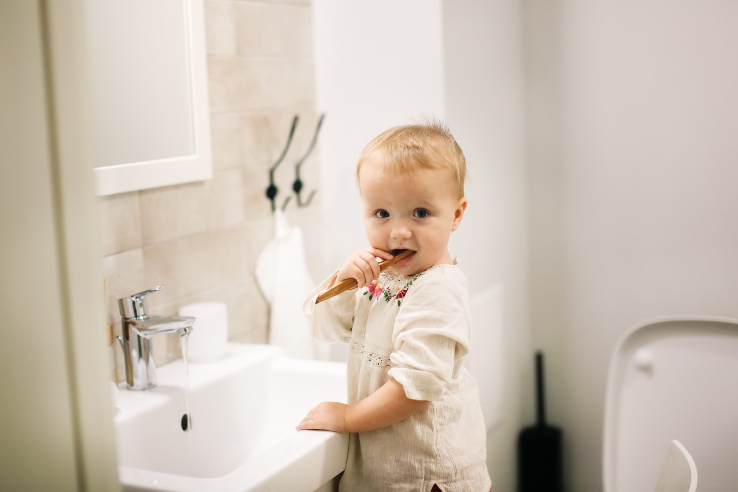 Rutina de cepillado dental en niños menores de 5 años